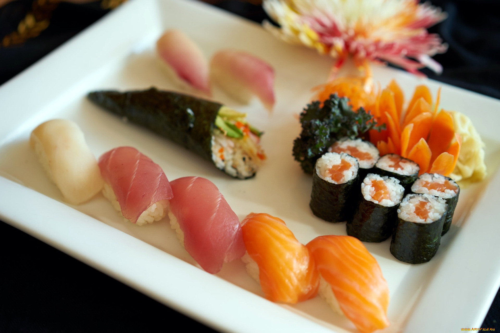 Лучшая японская кухня. Японская кухня. Японская кухня блюда. Суши с рыбой. Японская кухня роллы.